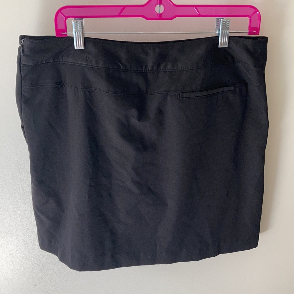 Izod XFG Black Stretch Ladies Sz 10 Golf Skirt - Picture 3 of 8